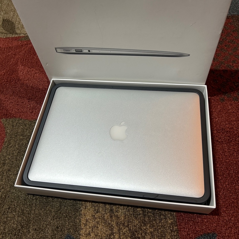 Apple MacBook Air - Sleek Silver Finish